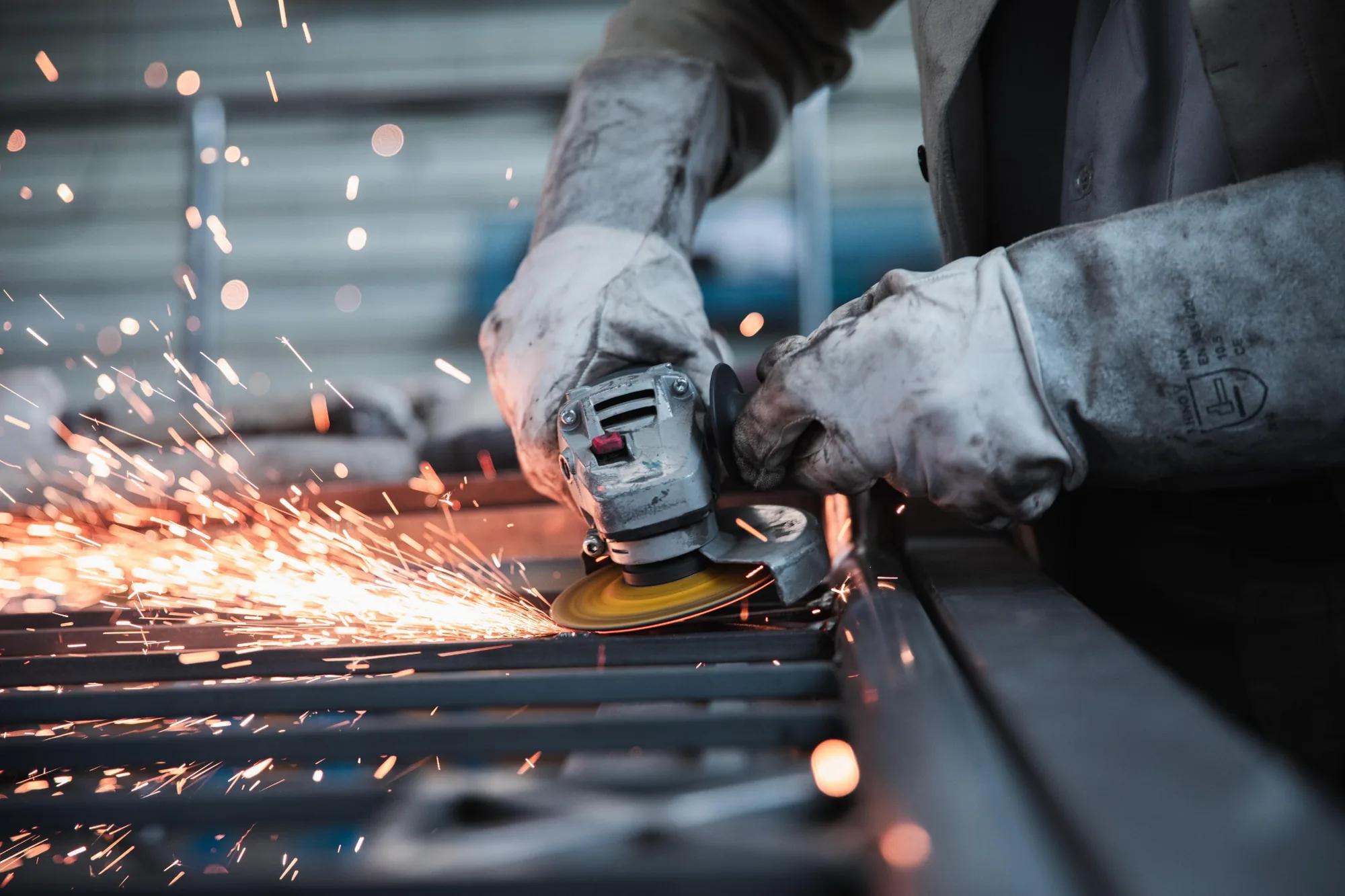 Tillverkningsutrustning i en industriverkstad
